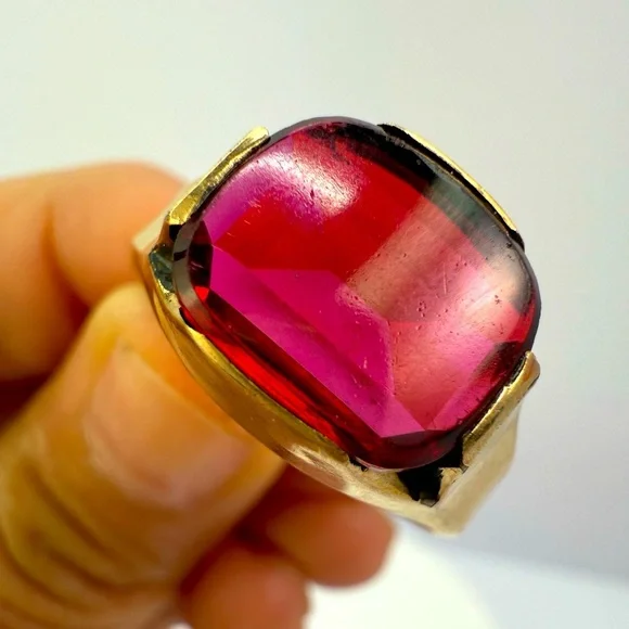 Vintage Ostby & Barton 14K Gold Shell Ruby Statement Ring - Picture 1 of 9
